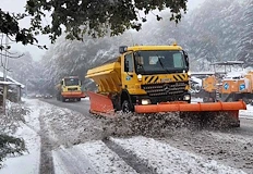 Снежна буря блокира старопланинския пътДвижението през прохода Троян Кърнаре е