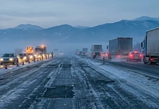 Камионите на изхода на София са изтикани в аварийната лента