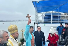 Рекордьорът по плуване извади богоявленския кръст за 6 и пътРусенецът