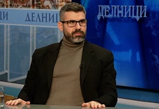 Слави Трифонов се прегърна с модела срещу който се бореше