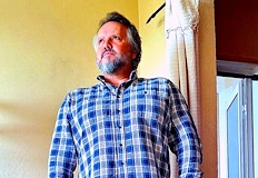 Поклонението пред писателя е днесБлизки приятели и десетки почитатели се