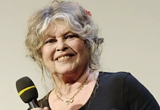 Марин льо Пен пристига за последно сбогом Макрон отсъстваДнес 7