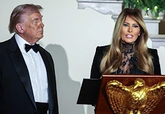 Първата дама защити действията на съпруга си докато градът протестира