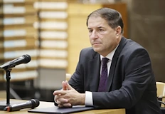 Според експерта процедурата е бърза и не подлежи на спиранеКонституционният