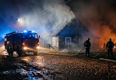 72 годишен мъж е в болница след огнения ад в