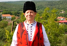 81 годишният творец продължава да издирва и записва автентични мелодииНародният