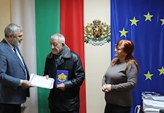 Областният управител Драгомир Драганов отличи дългогодишния финансист и местен политик