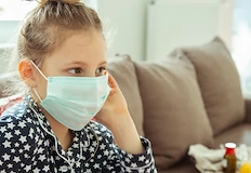 Учениците минават онлайн от понеделник въпреки че личните лекари не