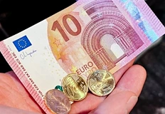 Търговци превръщат лева в евро едно към едно докато държавата