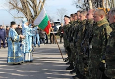 Военен ритуал и литийно шествие блокират центъра на града утреРусе
