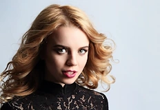 Стилисти и фризьори организират благотворителен спектакъл в Доходното зданиеМащабно събитие