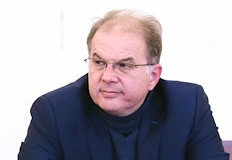 Радомир Чолаков вижда юридически риск в номинацията на Андрей ГюровКомисията