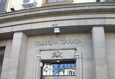 Полицията в Стралджа издирва шофьора заснел или извършил деянието в