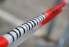 Извършителят нападнал бившата си приятелка с бутилка и нож след