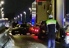 Камионите отново задръстиха булевард България въпреки буферните паркингиКатастрофа в румънския