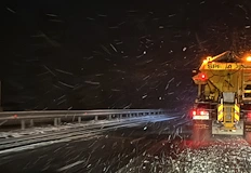 Тежкотоварният автомобил е препречил и двете ленти в местността Деривол