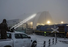 Докато Доналд Тръмп договаря пауза в ударите МААЕ предупреди за