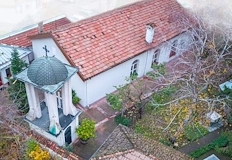 Влагата и течовете унищожава мазилката отец Георги Георгиев призова миряните