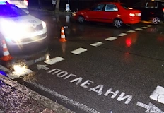 По голямото момиче е в болница с тежки травми след