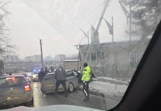 Движението в района е затруднено полиция обработва местопроизшествиетоЛек автомобил БМВ