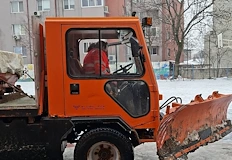 Петър Стоянов почисти двора на ОУ Ангел Кънчев докато общината