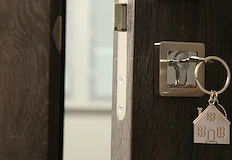 Общински съветници искат прекратяване на договорите на вечните наемателиГрупа общински