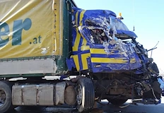 ТИР се вряза в чакащи камиони на граничен пункт Капитан