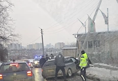 Шофьорът е с контузия на главата24 годишен младеж загуби контрол