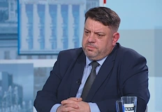 Партията излиза отслабена от коалицията лидерът отказва оставка преди вотаБСП