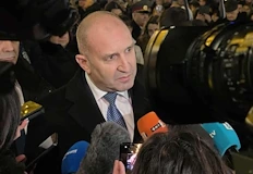 Радев предупреди за риск от конституционна криза при избора на