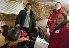 Организацията осигури храна и топли дрехи за пострадалите в село