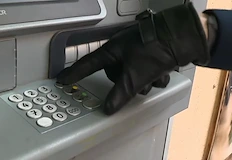 Освен банкоматите потърпевши са и магазини чиито патрони на бравите