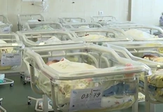 Лекари изродиха първите бебета за годината под звуците на зарятаБългария