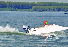 Надпреварата ще включва състезания за скутери F500 и детския шампионат