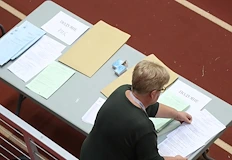 Депутатите върнаха лимита от 20 секции удряйки вота във Великобритания