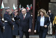 Илияна Йотова пое функциите на държавен глава като първата жена