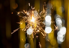 Повече от 100 празнуващи са били в заведението болниците са