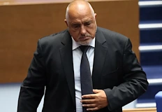 Журналистът предупреждава за нова токсична сглобка през 2026 година докато