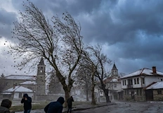 Температурите достигат 19 градуса на юг докато Северозападът се бори