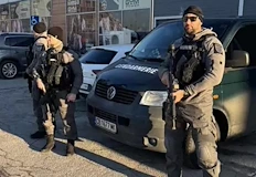 Масирани наряди пазят обществения ред по време на Сурва 2026