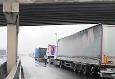 Превозвачи от Западните Балкани спряха камионите заради шенгенските правилаВтори пореден