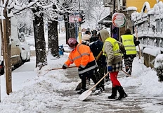 Опасни поледици блокират региона от петък институциите прехвърлят топката към