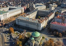 Елитът обсъжда стабилност на фона на правителствена несигурност и енергийни