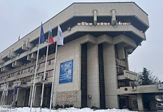 Детските градини и яслите остават отворени учебните занятия се възобновяват