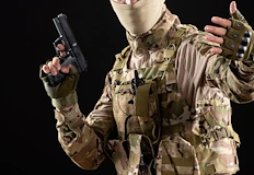 Полицията задържа 34 годишния мъж за хулиганствоМъж с маска и