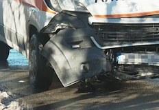 Специализираният автомобил е със значителни щети водачът е изгубил контрол