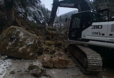 Свлачища затвориха пътища в Родопите и край София АПИ мобилизира