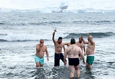 Шестима полярници се гмурнаха в Южния океан при екстремни условияТрадицията