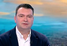 Социалистите търсят спасение в сянката на Радев докато младите ги