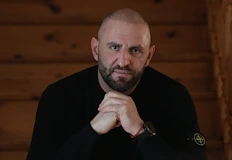 Новата пандемия зарази лекари и млади жени докато властта ребрандира